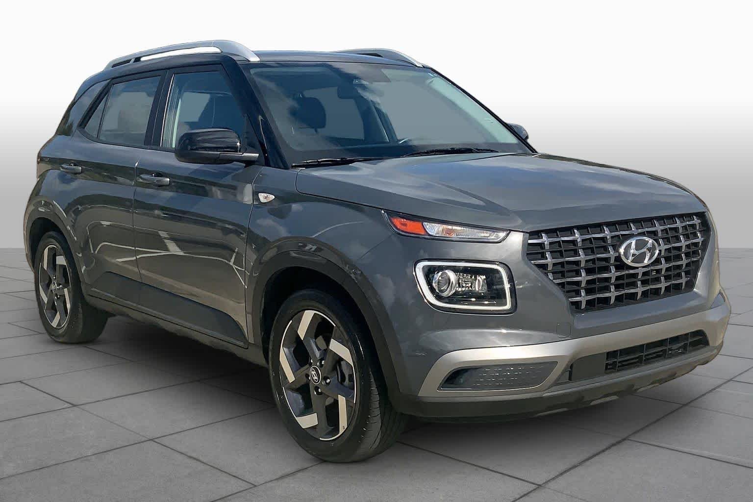 Used 2025 Black Roof Hyundai Limited image 3