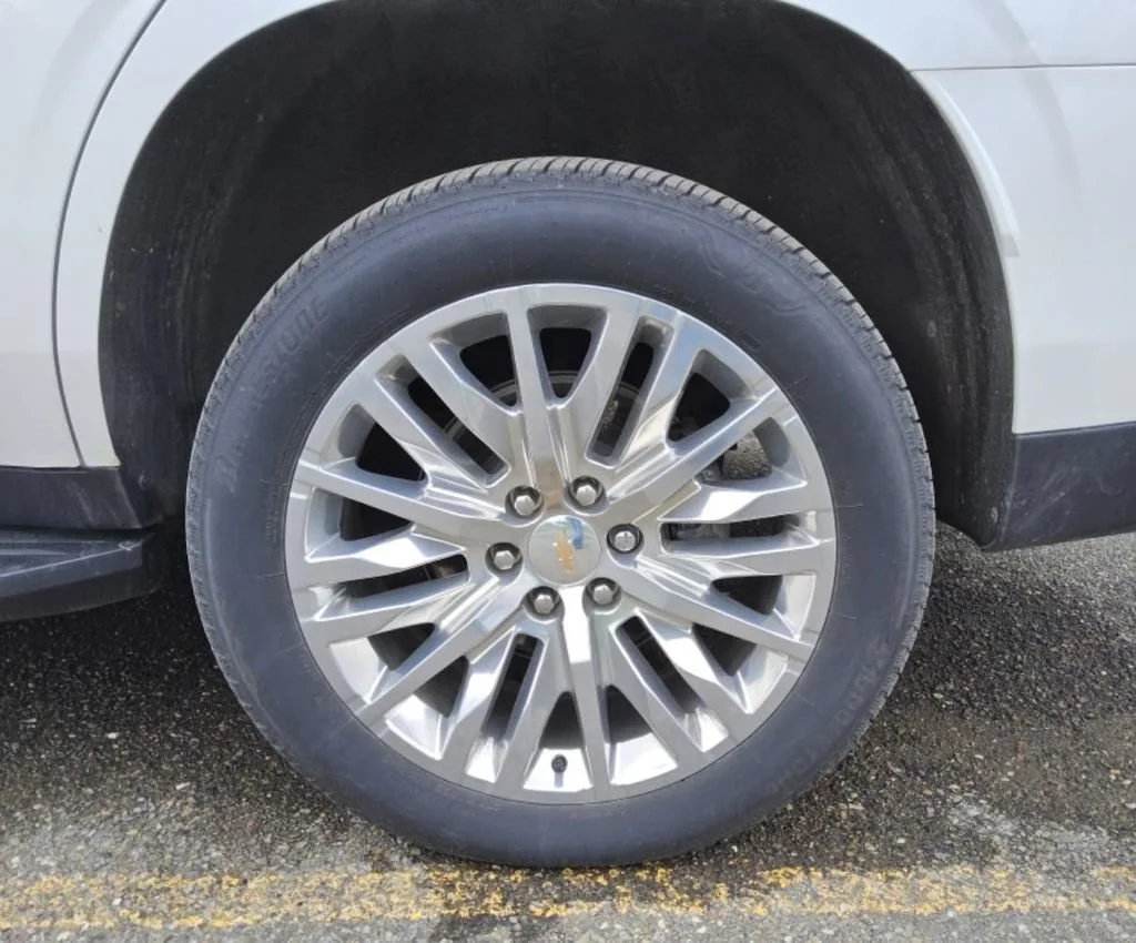 Used 2025 Iridescent Pearl Tricoat Chevrolet Premier image 7