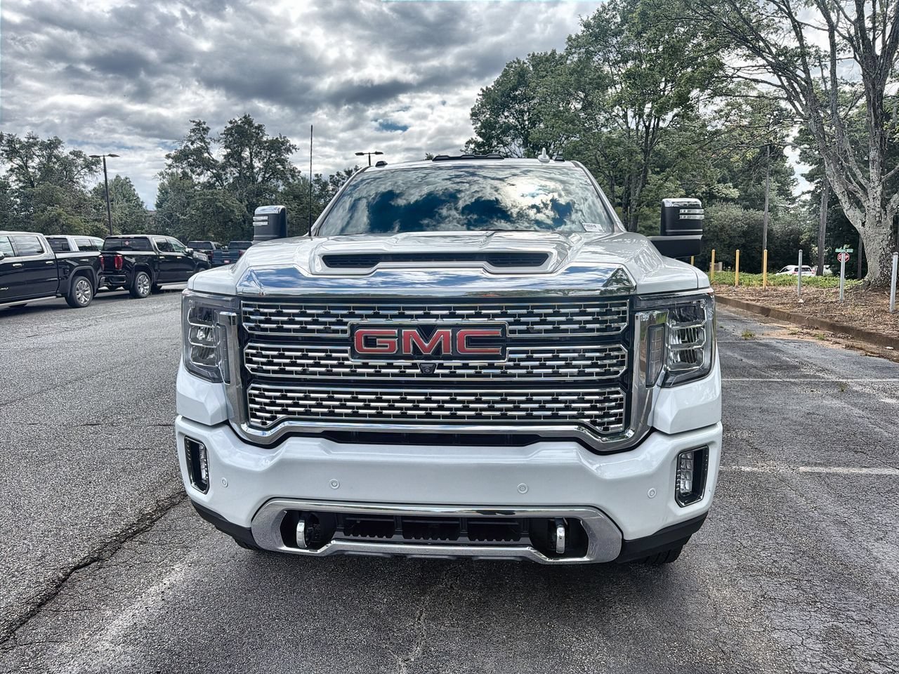 Used 2023 SUMMIT WHITE GMC Denali image 3