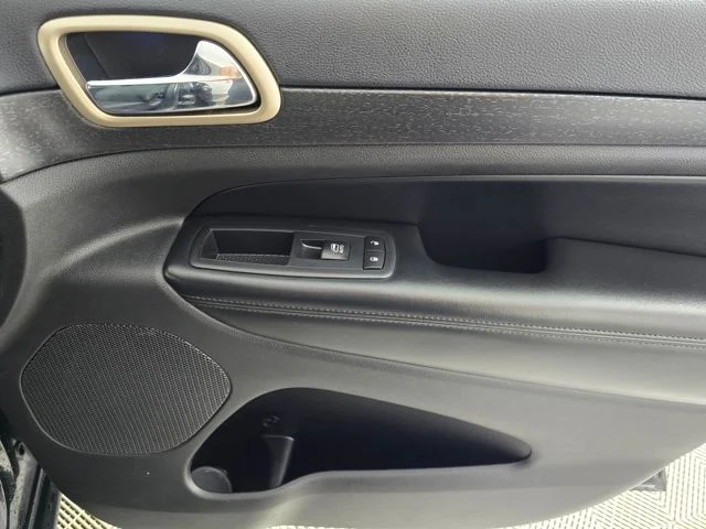 Used 2015 Black Jeep Laredo image 5