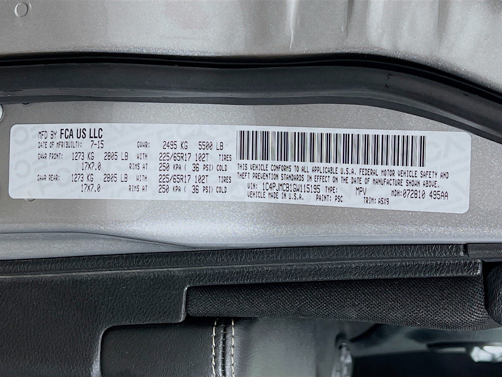 Used 2016 Billet Silver Metallic Clearcoat Jeep LATITUDE image 27