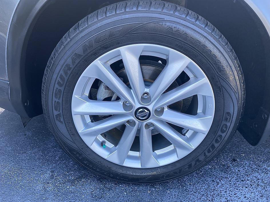 Used 2019 Gun Metallic Nissan SV image 27