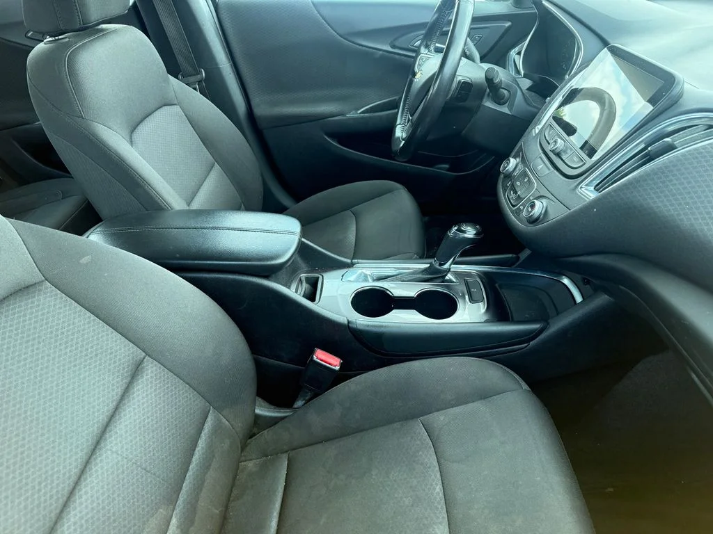 Used 2018 Silver Chevrolet LT image 5