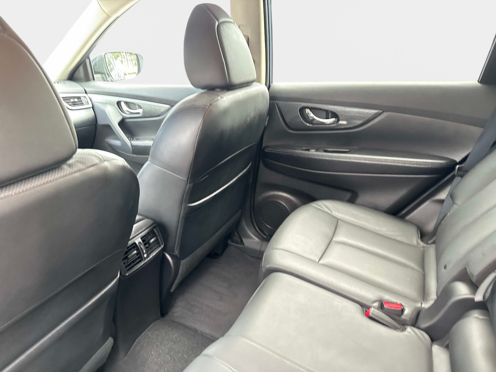 Used 2014 Graphite Blue Nissan SL image 14