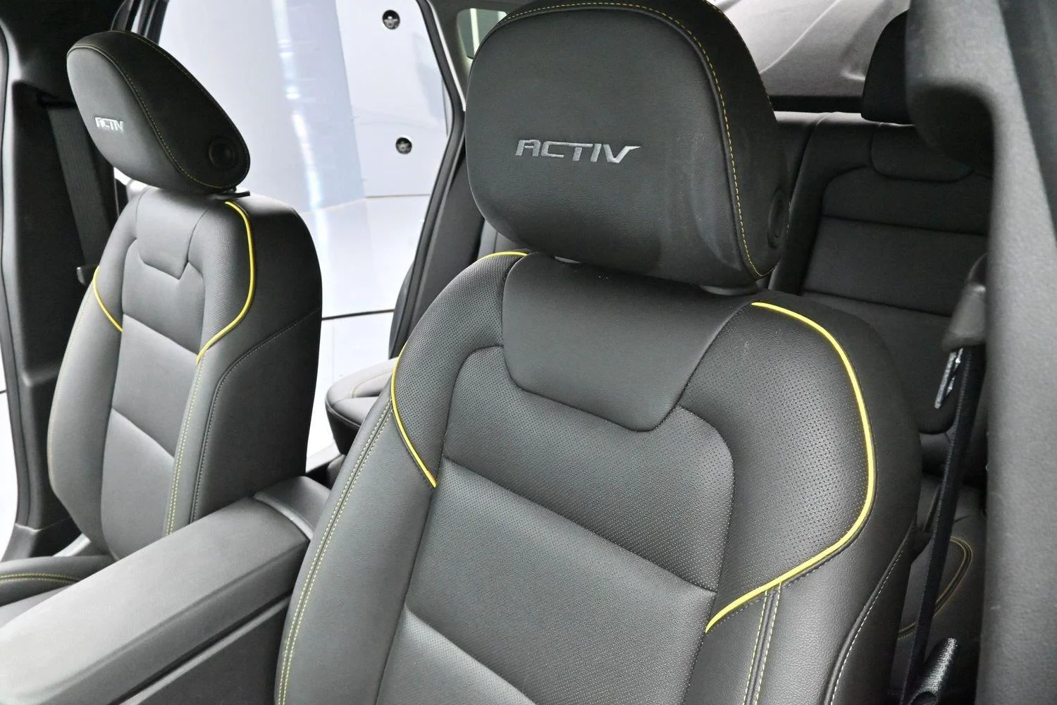 Used 2025 Mosaic Black Metallic Chevrolet ACTIV image 15