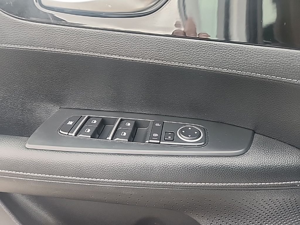 Used 2019 White Kia S image 25