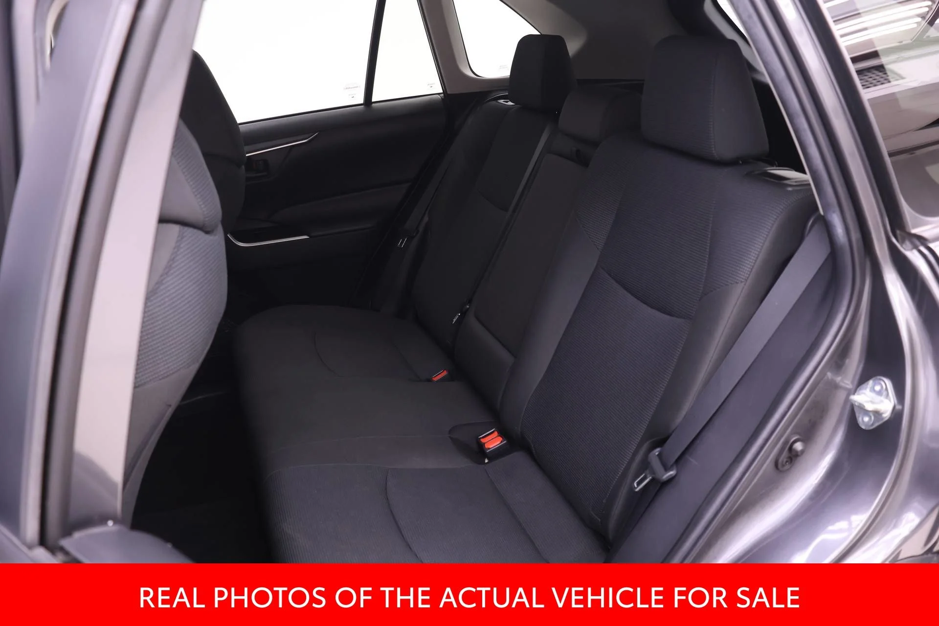 2023 Toyota RAV4 LE - Photo 11