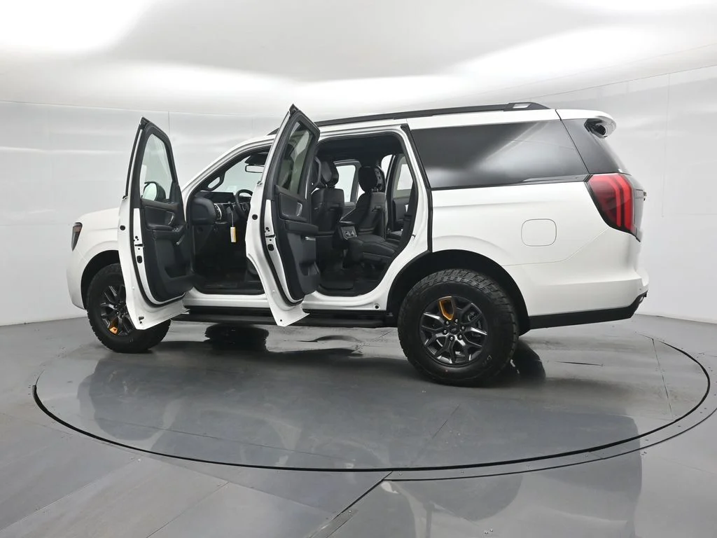 New 2026 Star White Metallic Tri-Coat Ford Tremor image 33