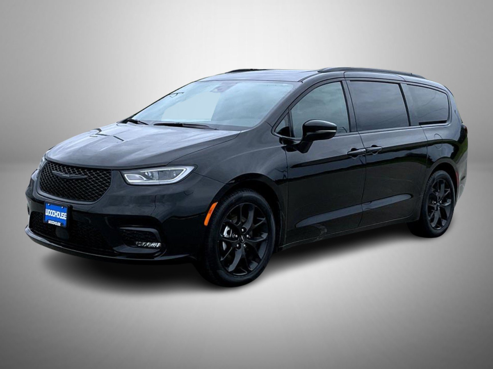 Used 2025 Black Chrysler Limited image 1