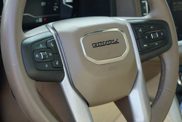 Used 2023 White GMC Denali image 31