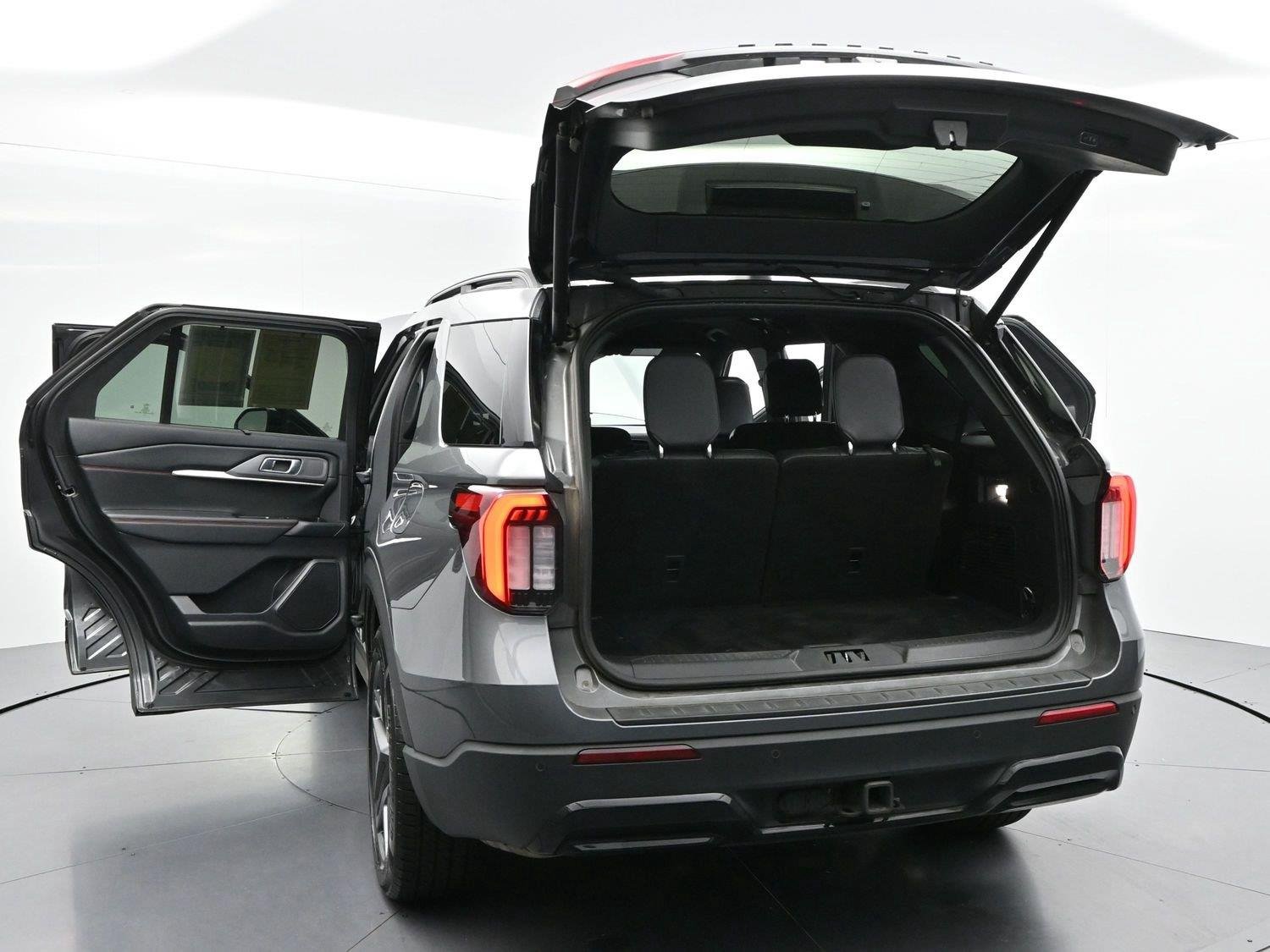 Used 2025 Carbonized Gray Ford ST-Line image 46