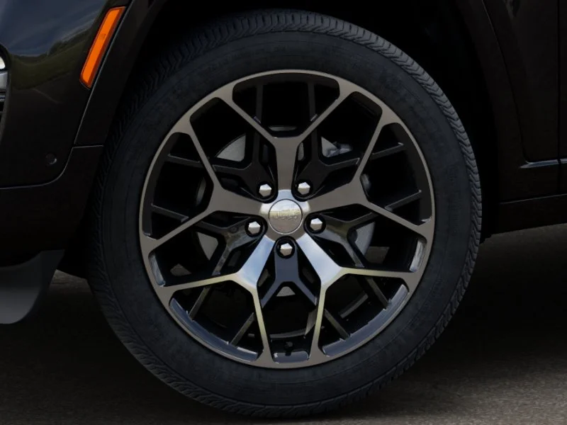 New 2025 Diamond Black Crystal Pearl-Coat Exterior Paint Jeep Summit Reserve image 38