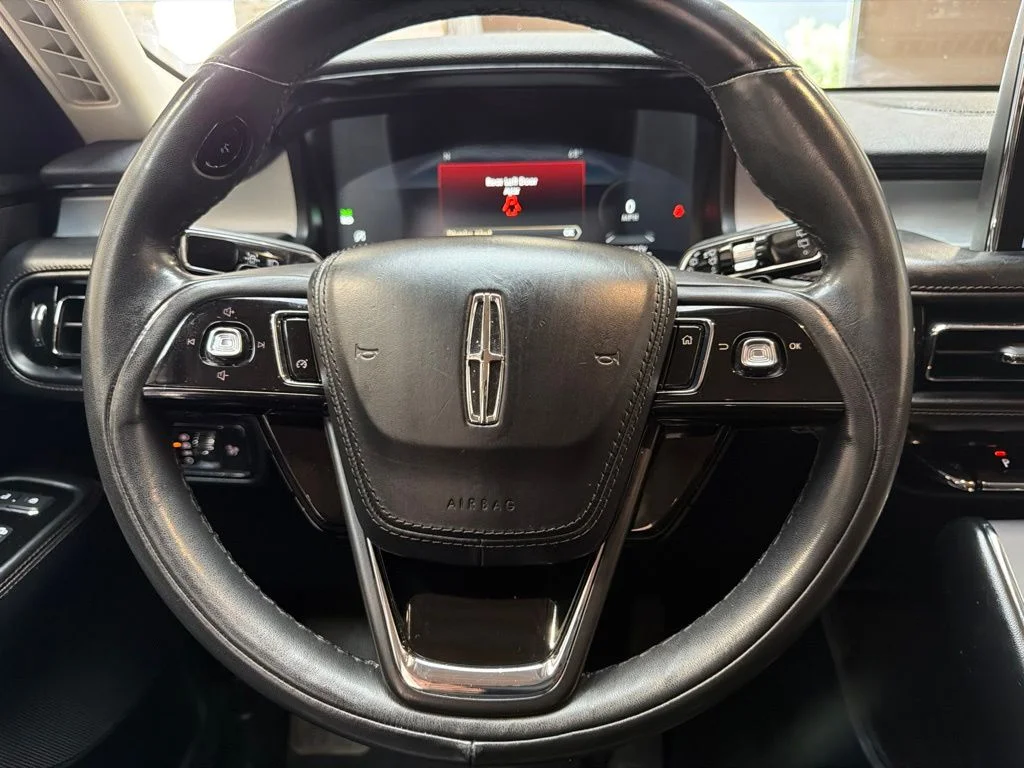 Used 2022 Silver Radiance Metallic Clearcoat Lincoln Standard image 18