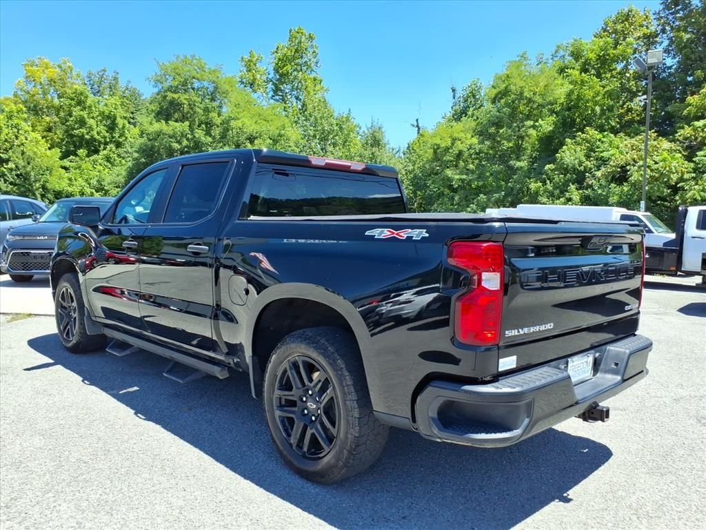 Used 2023 Black Chevrolet Custom image 5