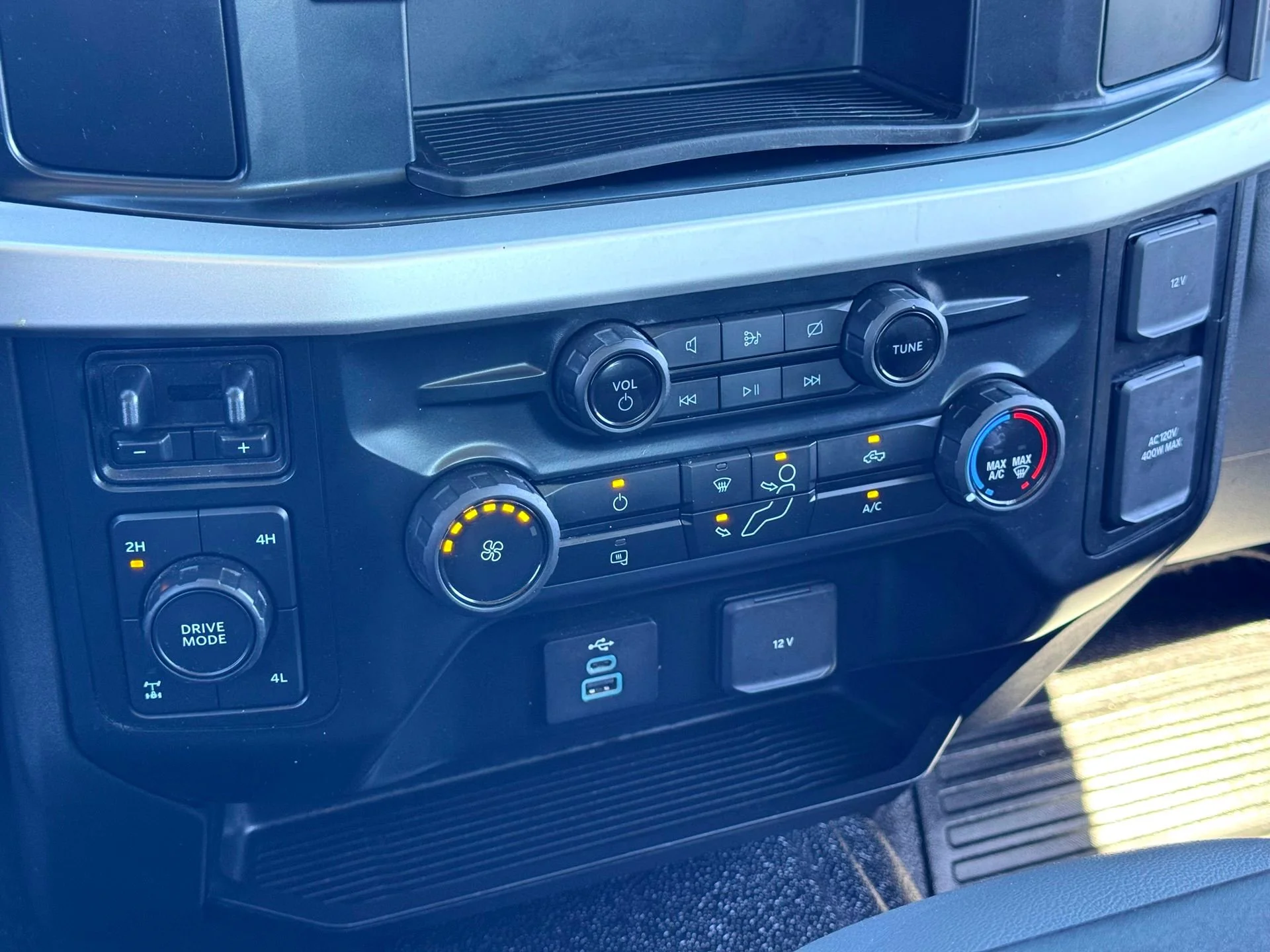 Used 2023  Ford XL image 26