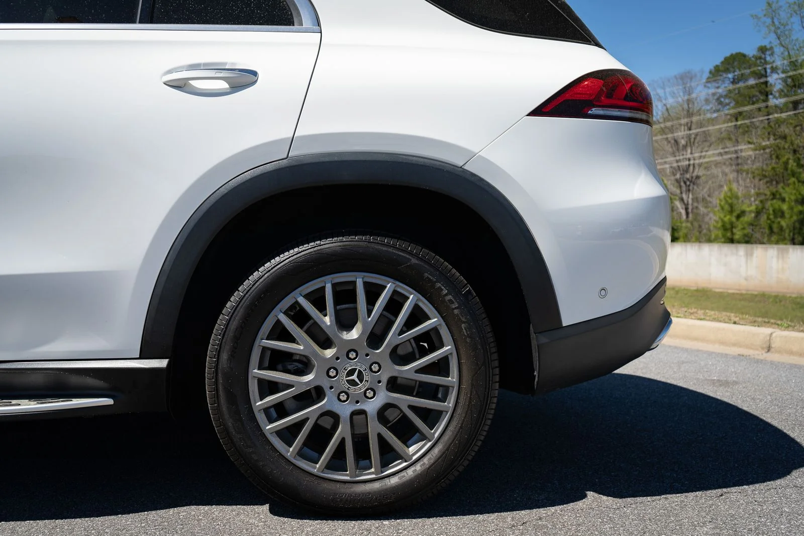 Used 2021 White Mercedes-Benz GLE 350 image 6