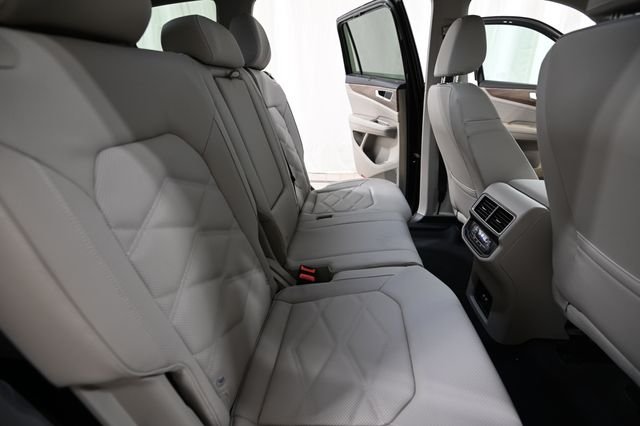 New 2026 Black Volkswagen 2.0T SE w/Technology image 27