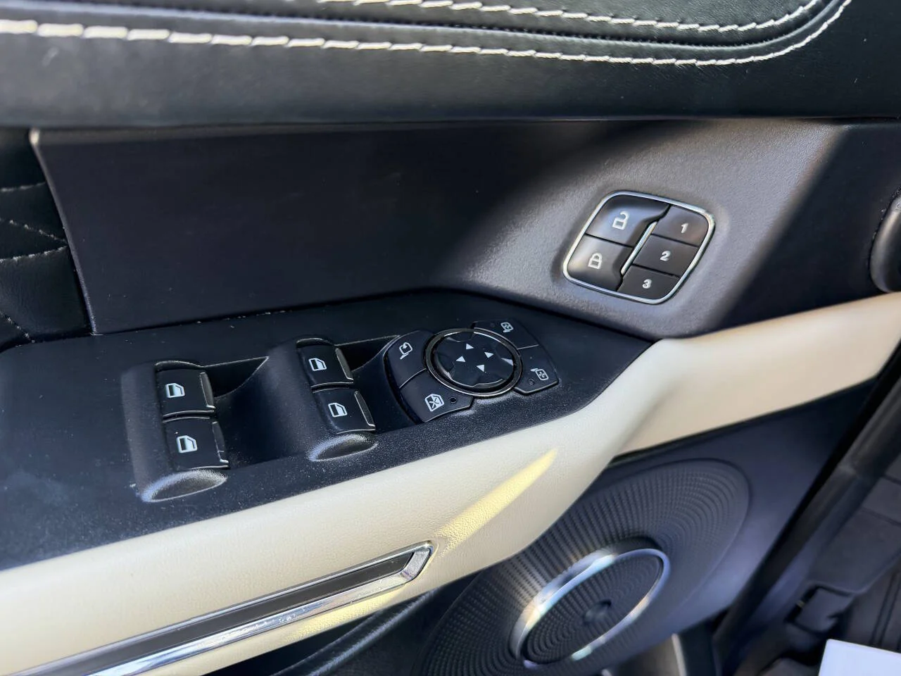 Used 2021 Off White Ford Platinum 4x4 4dr SUV image 5