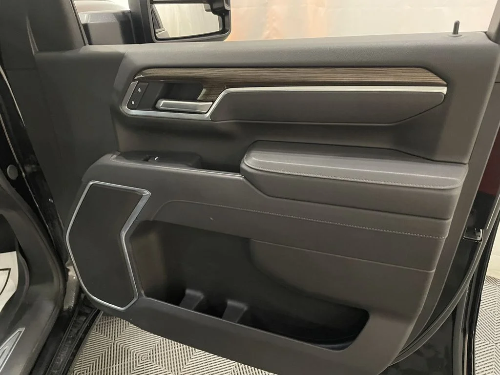 Used 2025 Black Chevrolet LT image 23