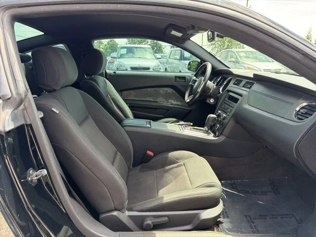 Used 2013 Black Ford V6 image 20