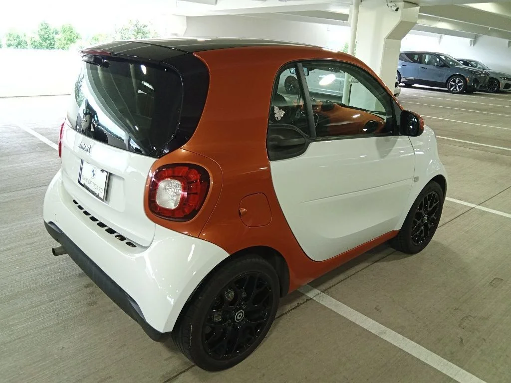 Used 2016 White smart Passion image 5