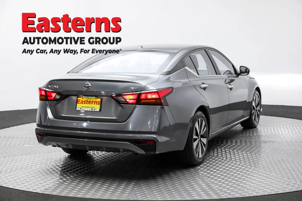 Used 2022 Gray Nissan 2.5 SV image 5