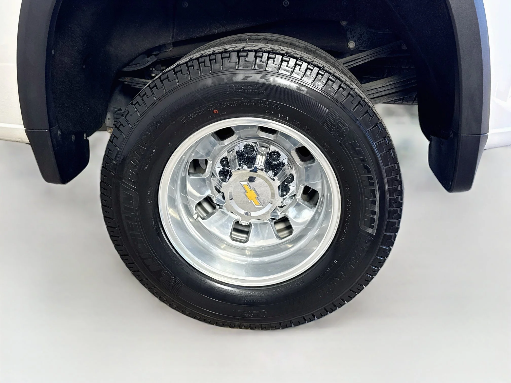 Used 2025 Iridescent Pearl Tricoat Chevrolet High Country DRW image 34