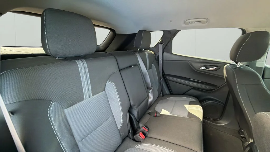 Used 2025 White Chevrolet LT image 11