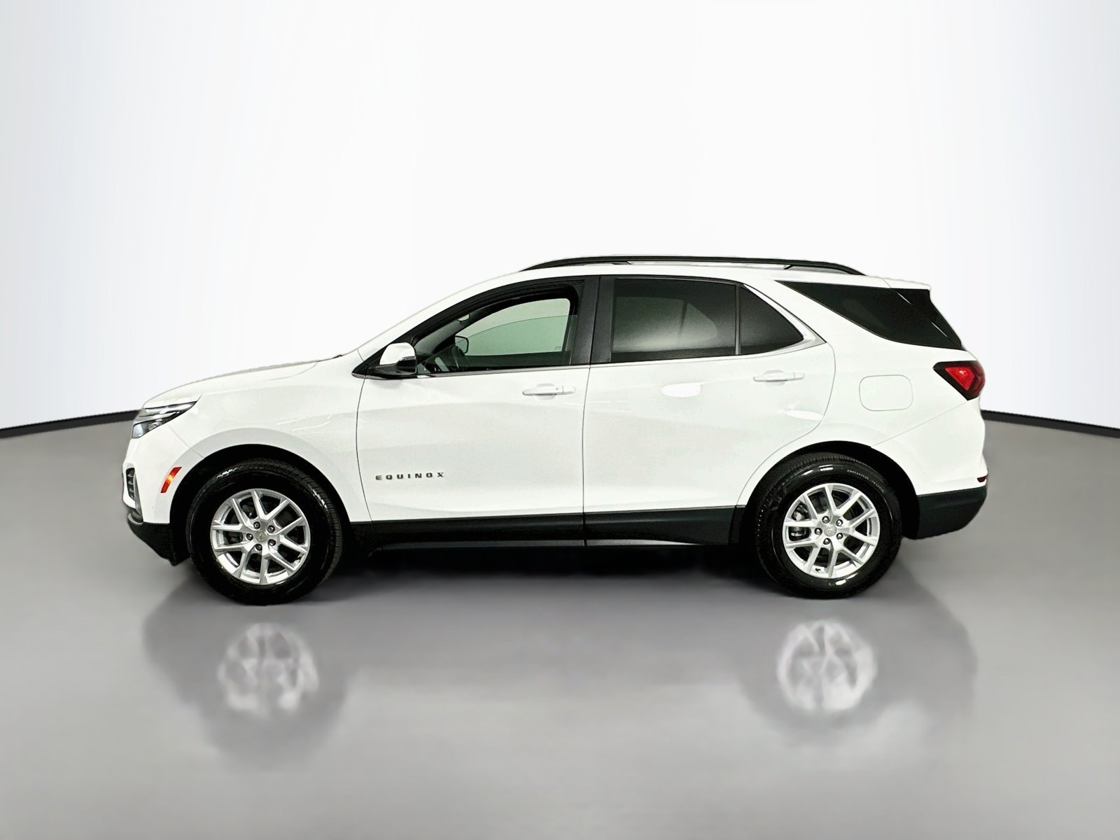 Used 2024 Summit White Chevrolet LT image 5