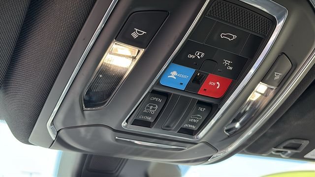 Used 2023 White Jeep Altitude image 21