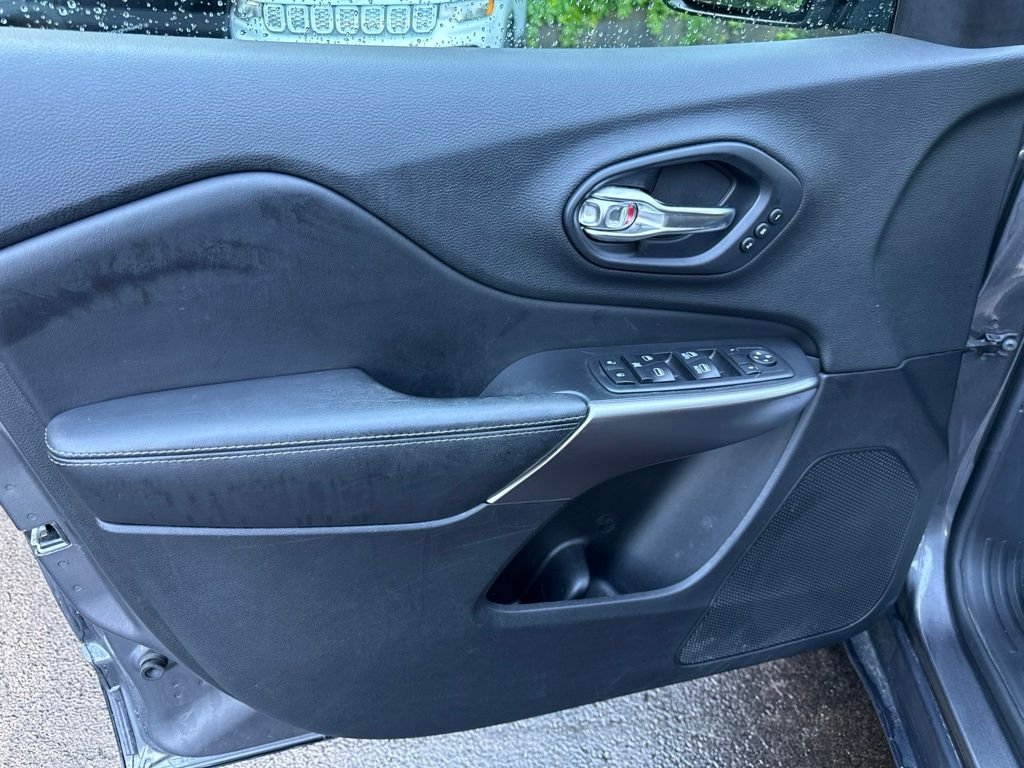 Used 2019 Gray Jeep Limited image 21
