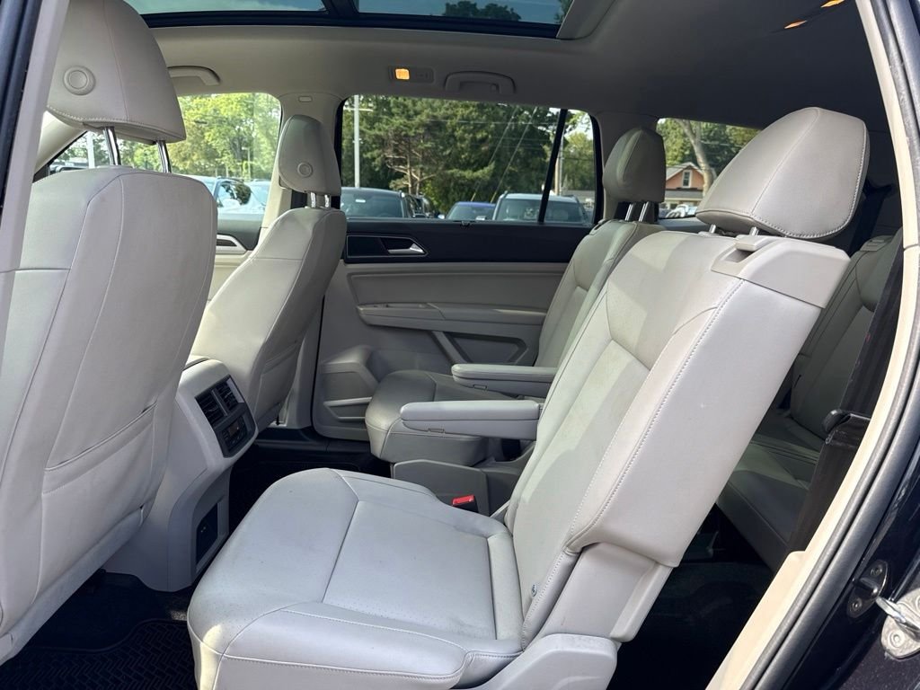 Used 2019 Black Volkswagen SEL image 14