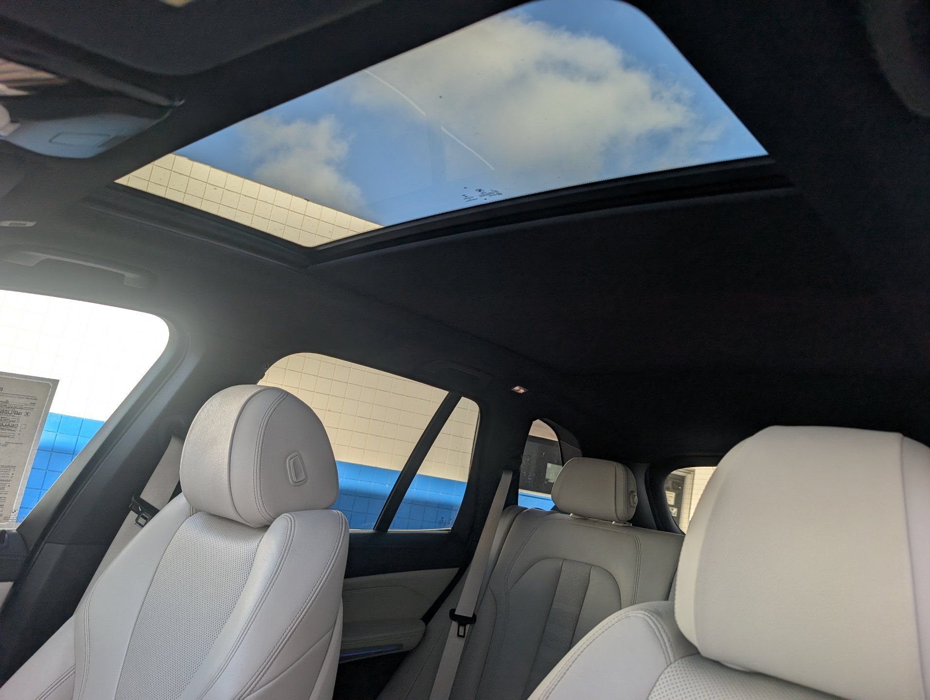 Used 2020 White BMW sDrive40i image 18