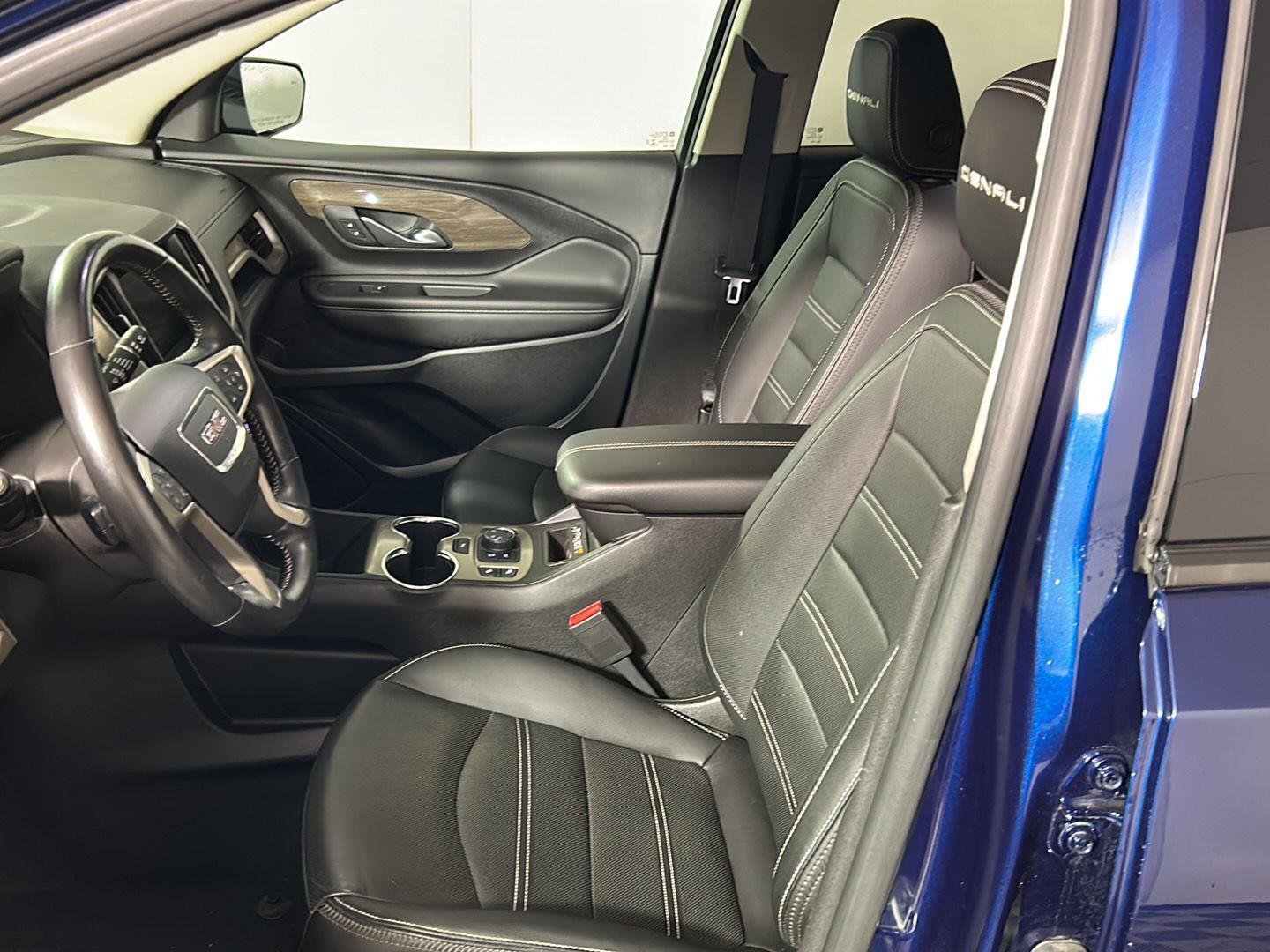 Used 2022 Marine Metallic GMC Denali image 14