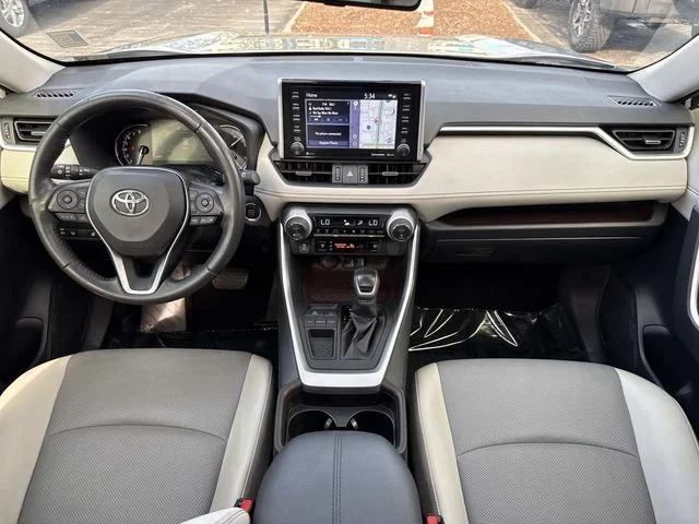 Used 2019  Toyota Limited image 18