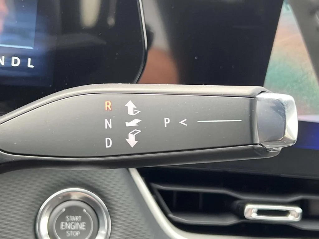 New 2027 Summit White Chevrolet LT image 20