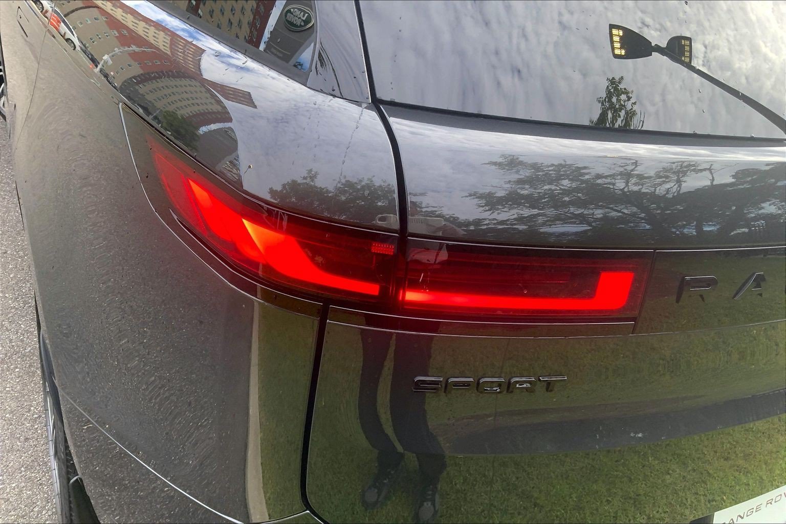New 2027 Carpathian Grey Land Rover Dynamic SE image 14
