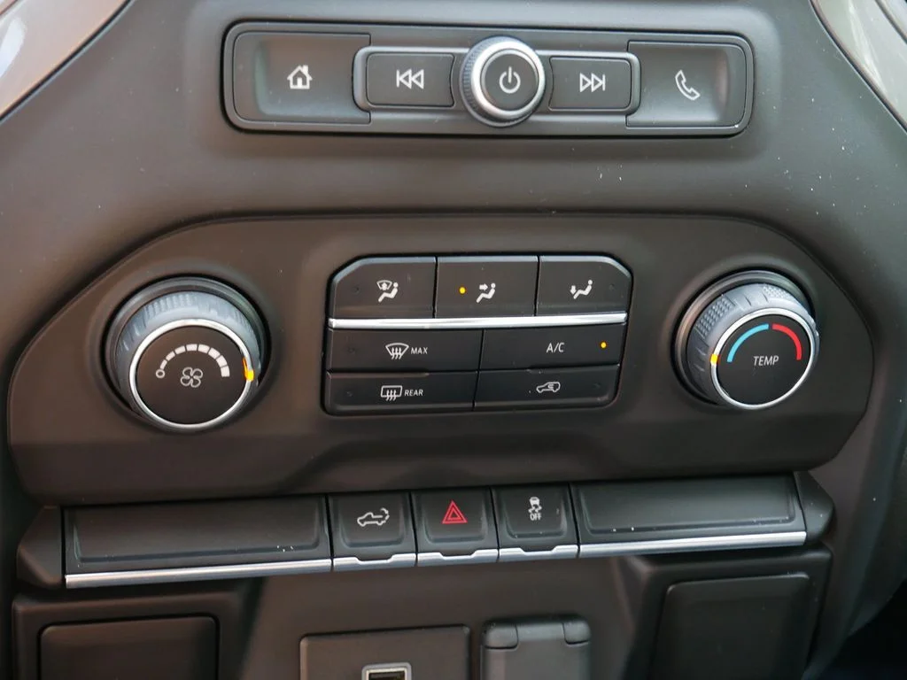Used 2019 White Chevrolet Custom image 21