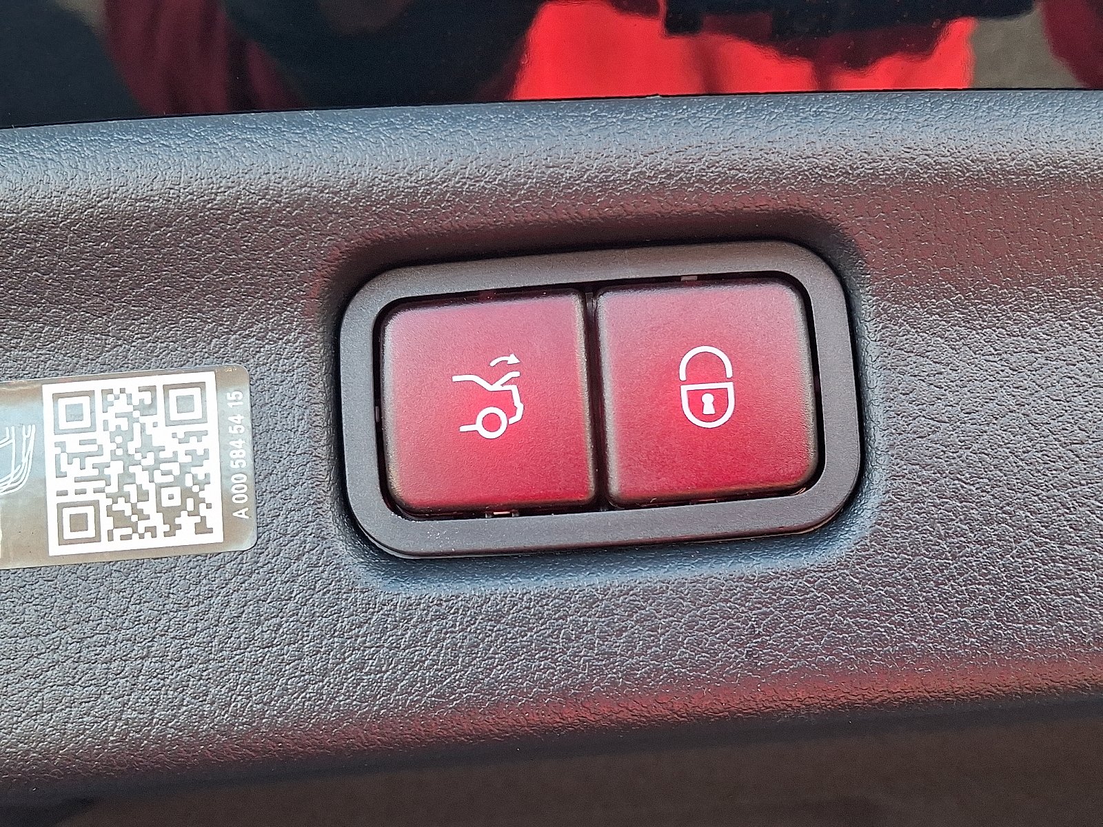 2025 Mercedes-Benz C-Class Sedan C 300 - Photo 29