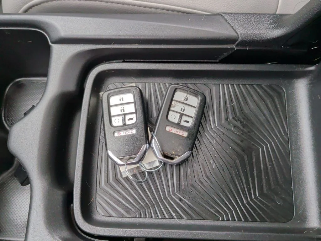 Used 2018 Lunar Silver Metallic Honda Touring image 31