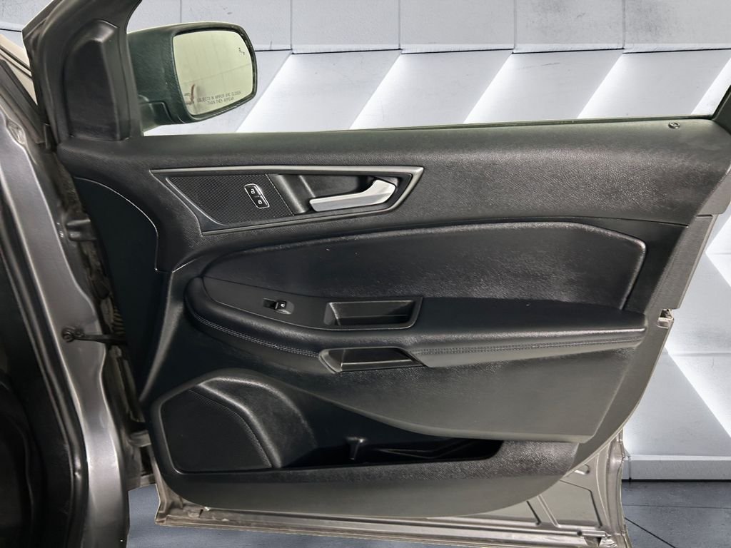 Used 2022 Gray Ford SE image 15