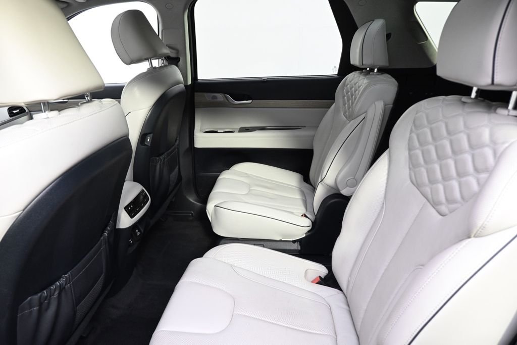 Used 2021 Black Hyundai Limited image 21