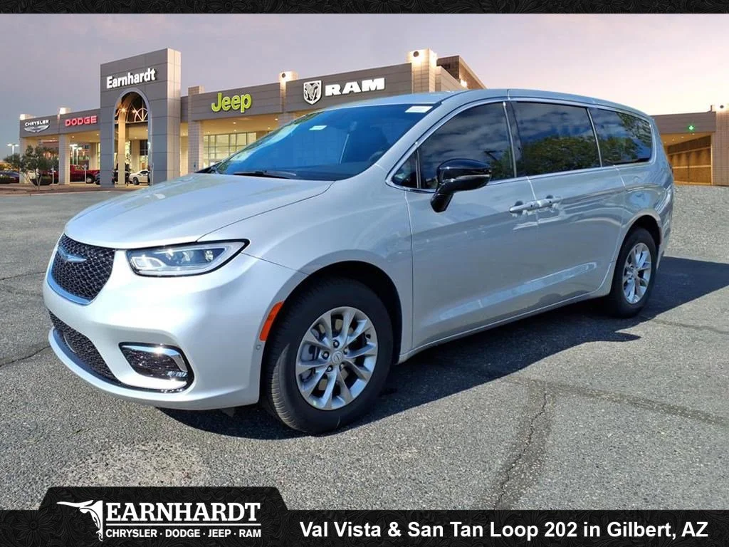 2026 Chrysler Pacifica Select AWD's photo