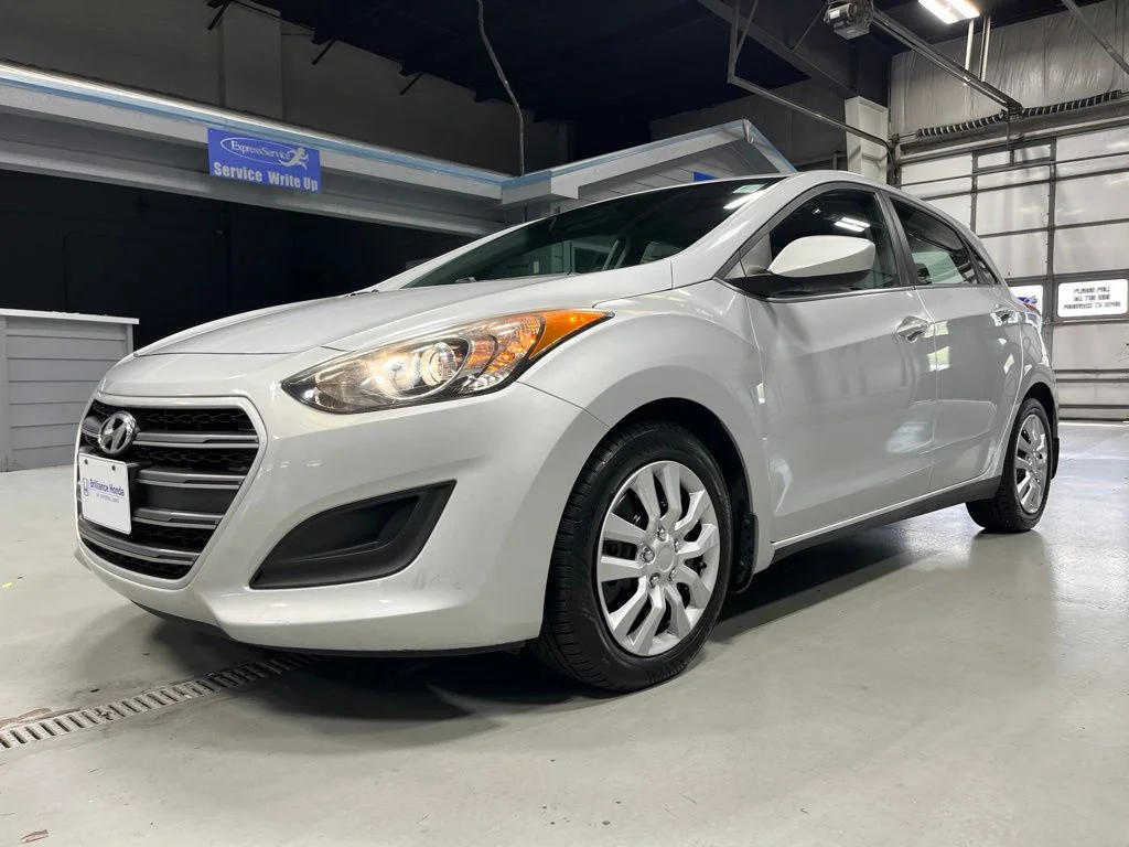 Used 2016 Silver Hyundai Base image 3