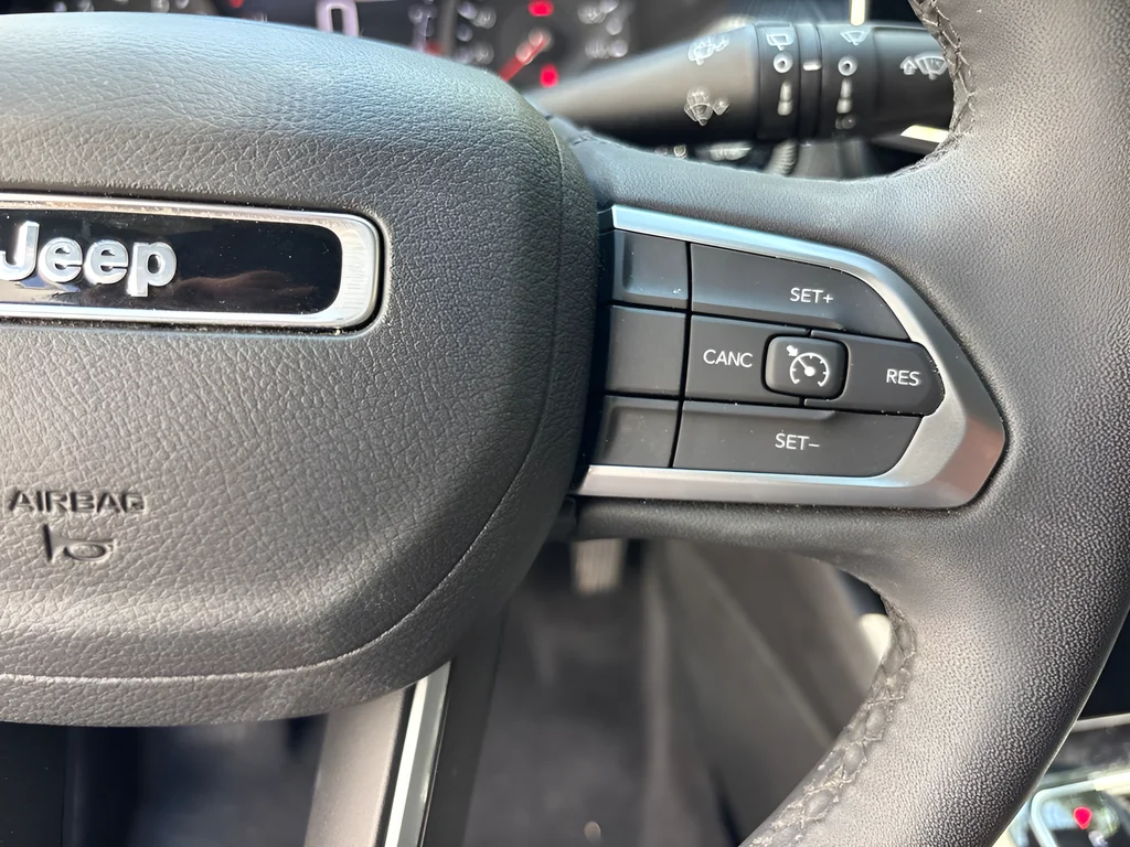Used 2025 Bright White Clearcoat Jeep Latitude image 15