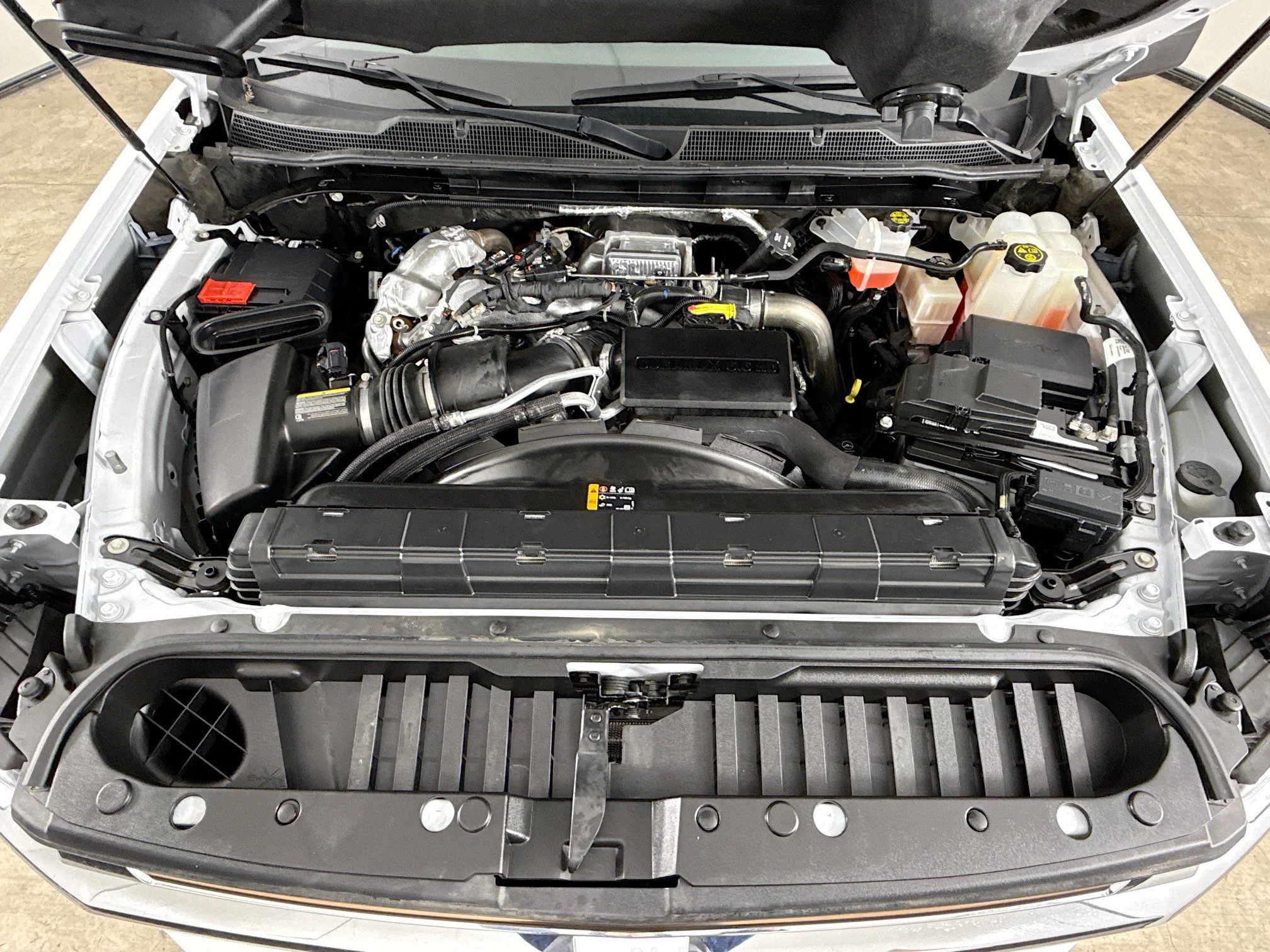 Used 2023 Iridescent Pearl Tricoat Chevrolet High Country image 33