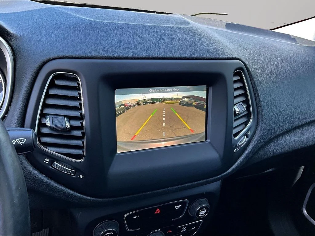Used 2019 Crystal Metallic Jeep Latitude image 14