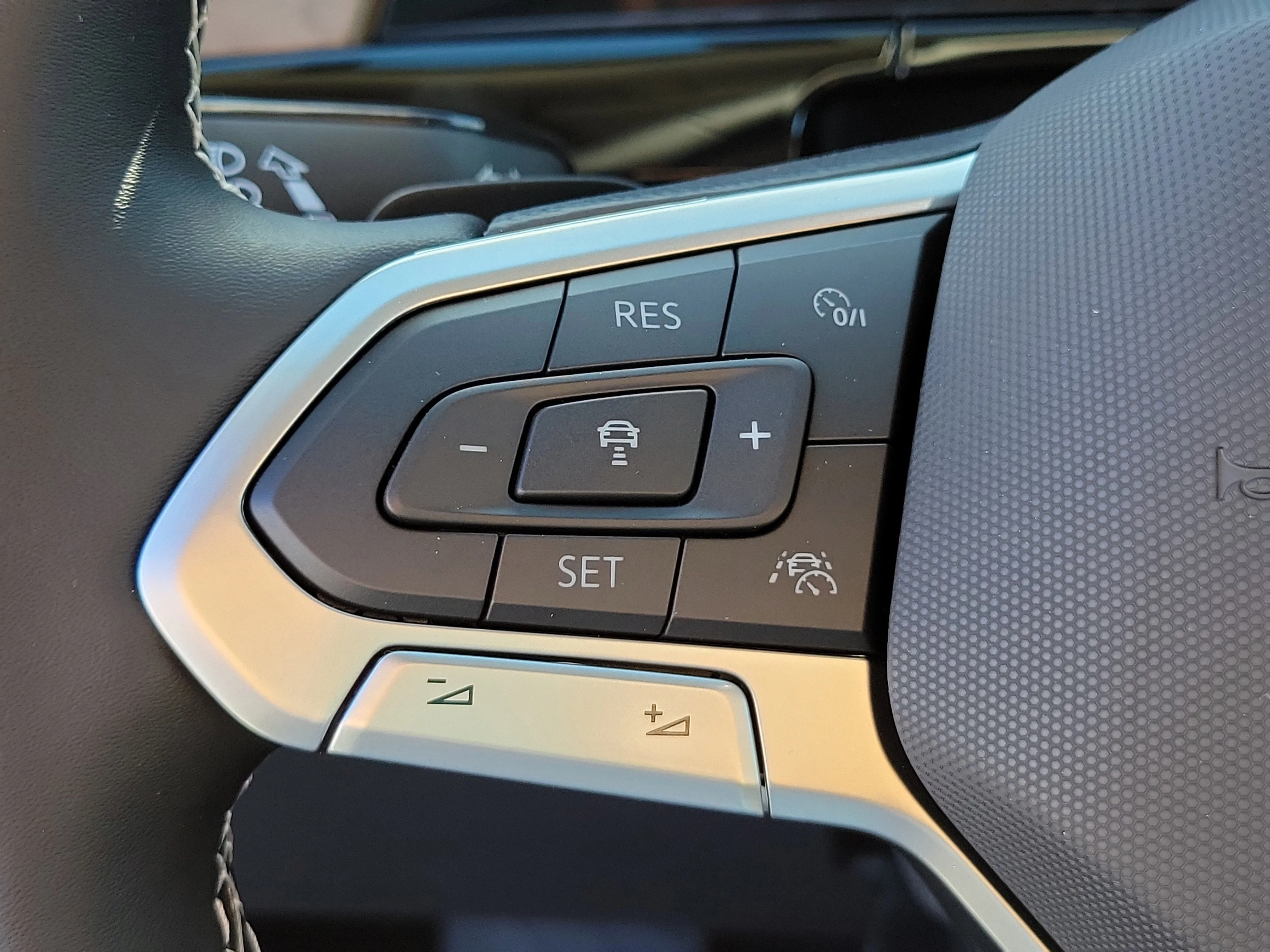 2026 Volkswagen Atlas SE w/Tech - Photo 24