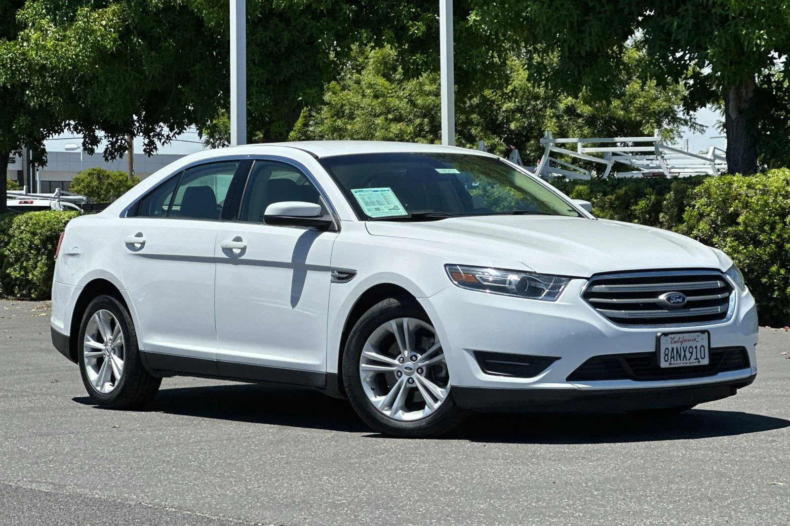 Used 2017 Oxford White Ford SEL image 2