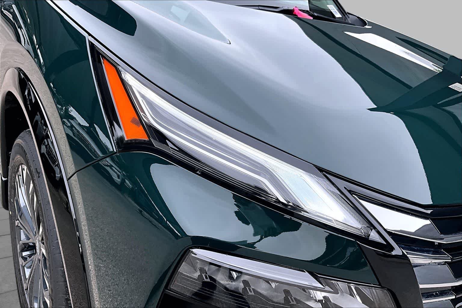 New 2026 Obsidian Green Nissan Platinum image 18